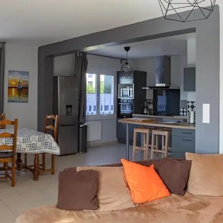 Dom wakacyjny Paisible Maison Entiere 140m2 Avec Veranda Vue Sur La Campagne *